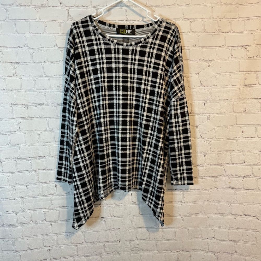 Pure Essence Black and White Plaid Long Sleeve Top